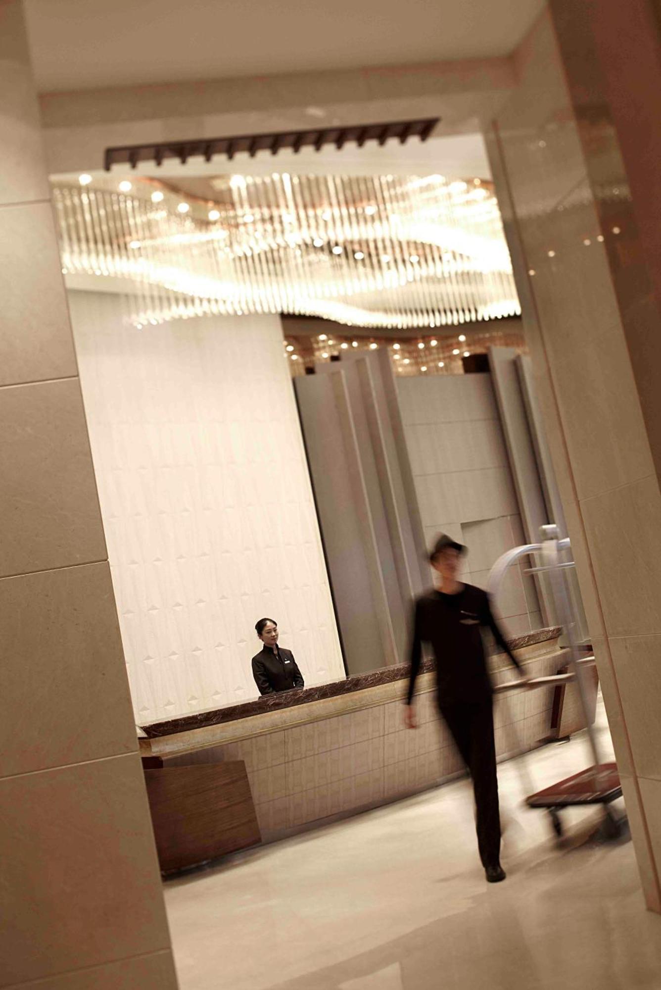Renaissance Tianjin Lakeview Hotel Экстерьер фото