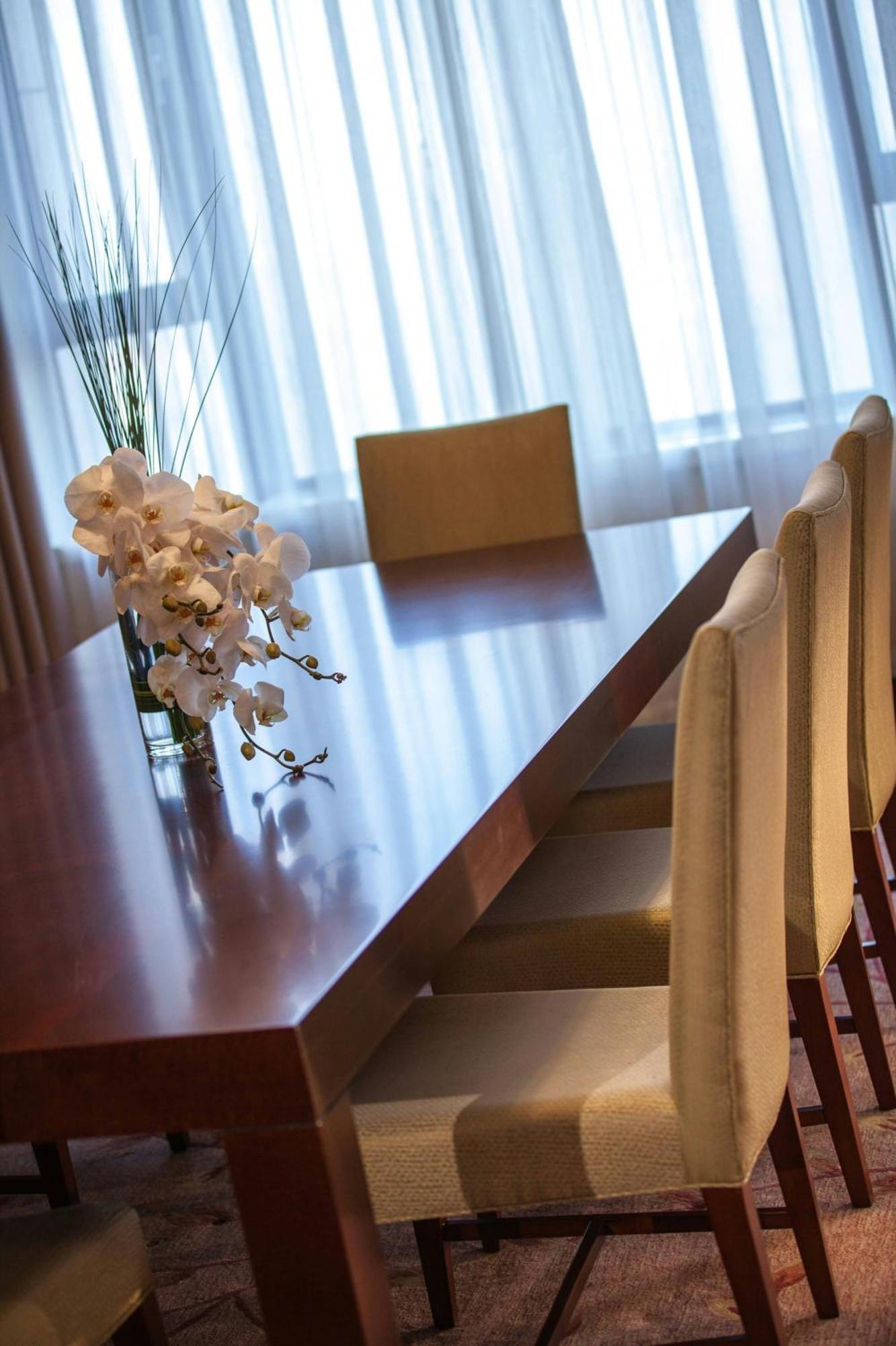 Renaissance Tianjin Lakeview Hotel Экстерьер фото